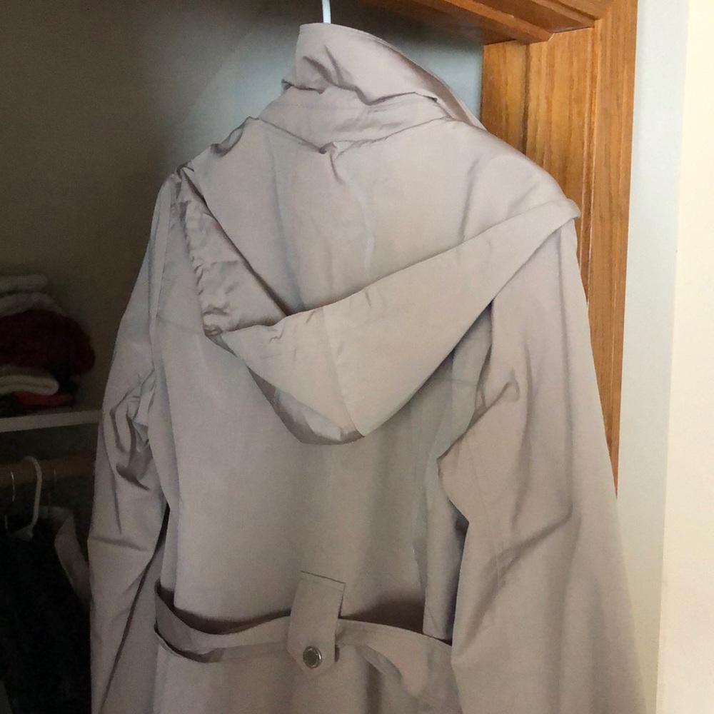 Spring rain jacket - Picture 2 of 4